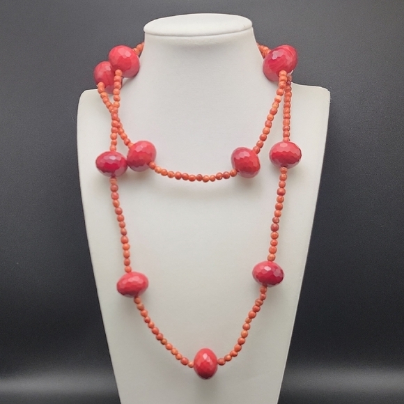 Jewelry - Elegant Sponge Coral 19mm Faceted Red Swirl Glass Beaded Long Draping Necklace